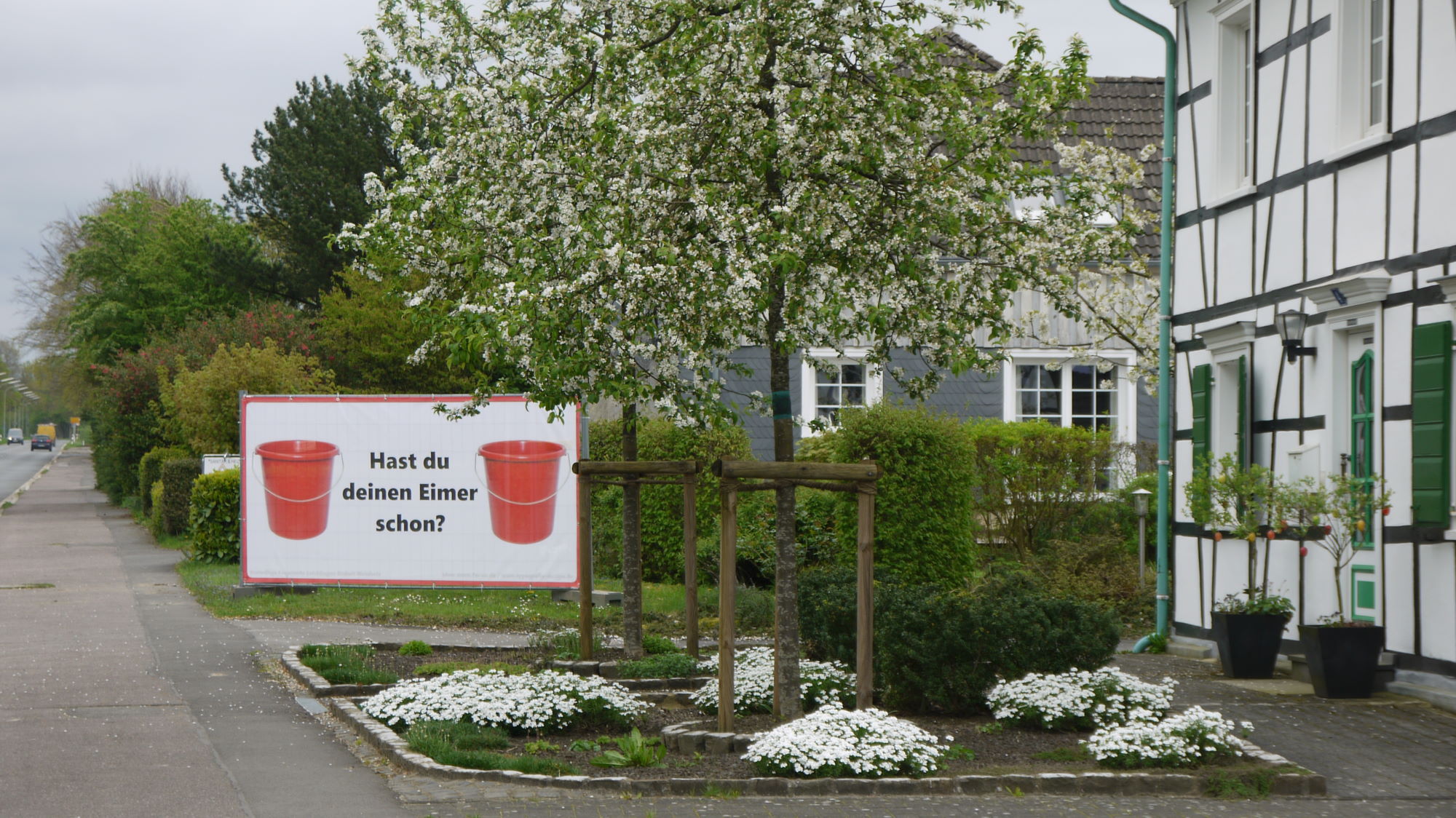 Eimer Plakat in Metzholz